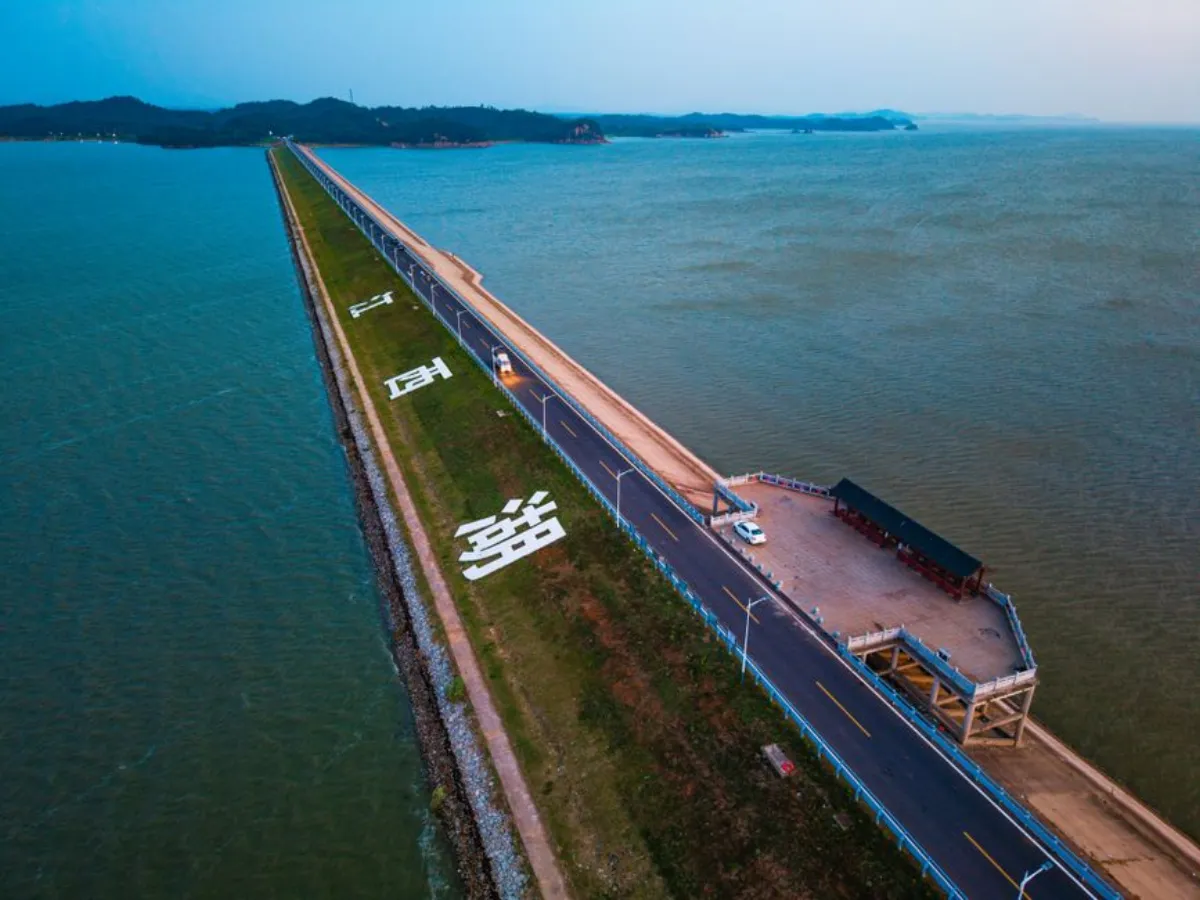 lake causeway